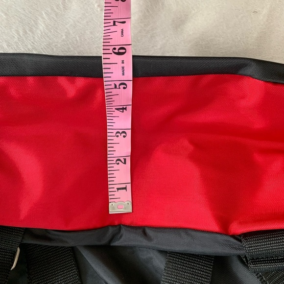 GUESS men’s Unisex Black /red 100% nylon backpack NWT - Picture 5 of 9